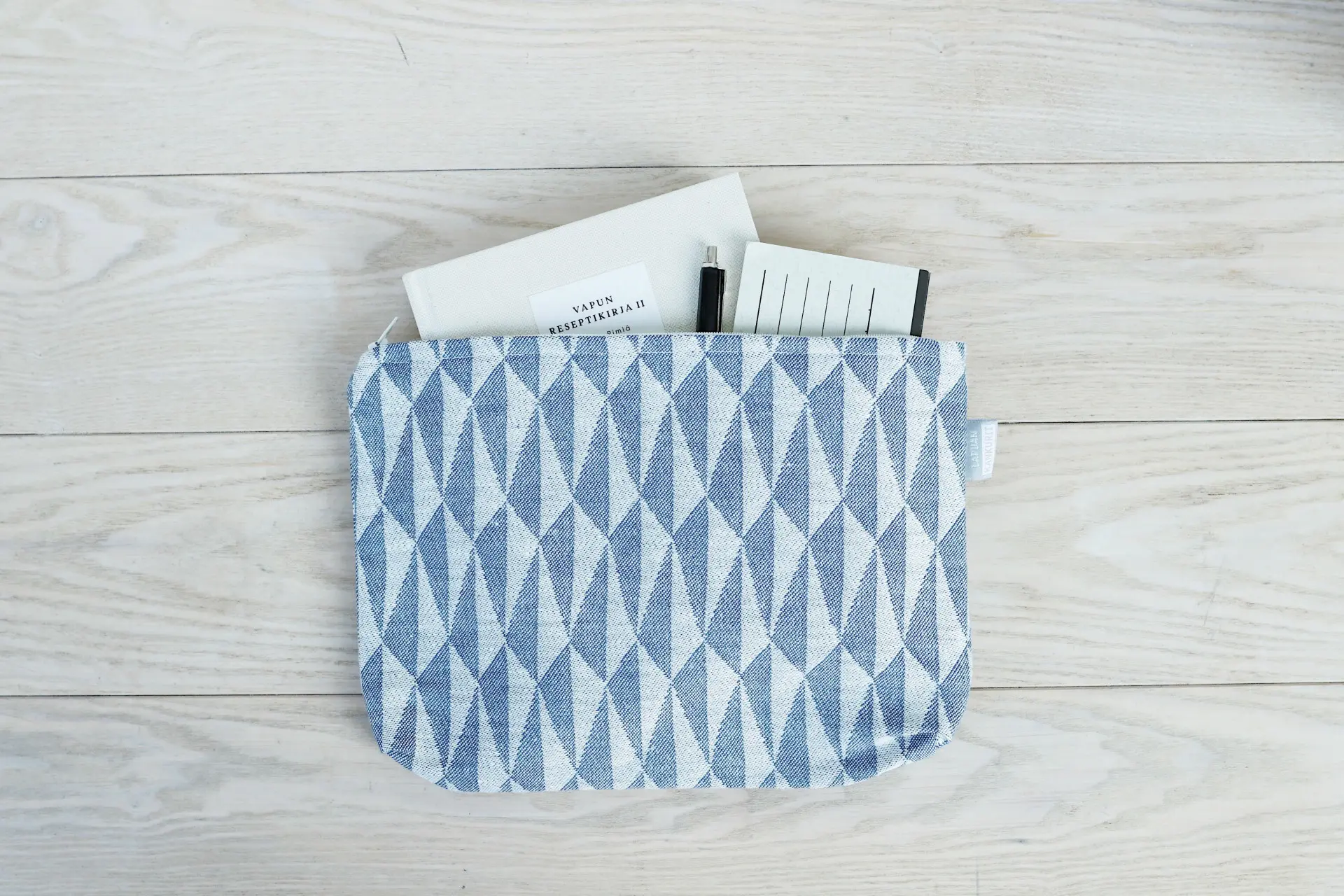 TRIANO pouch / white-blue ポーチ(LAPUAN KANKURIT ラプアンカンクリ)