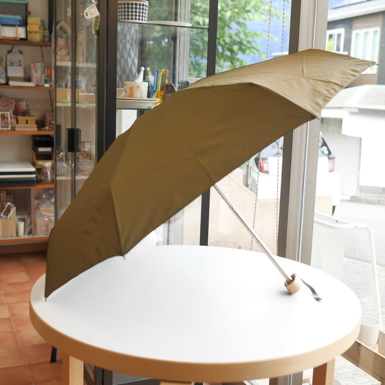 Anatole Paris folding micro-umbrella カーキ