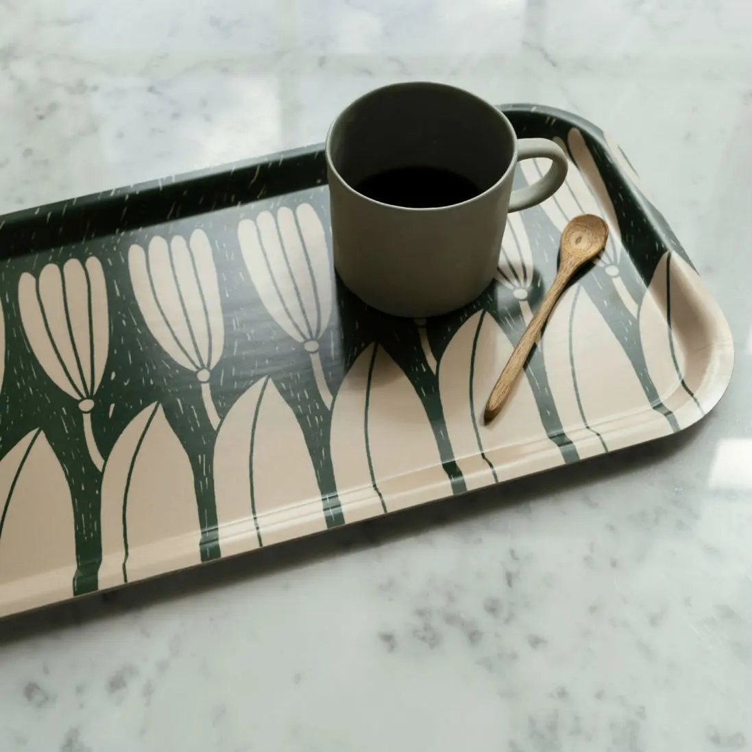 Fine Little Day トレー 43 × 22 cm KROKUS TRAY, GREEN/NUDE