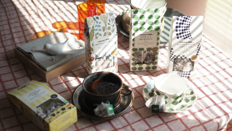 スティグ・リンドベリとのコラボレーションパッケージ、北欧のお茶「Tehuset JAVA」
