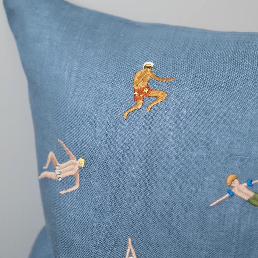 Fine Little Day クッションカバー SWIMMERS 刺繍 45 × 45 cm
