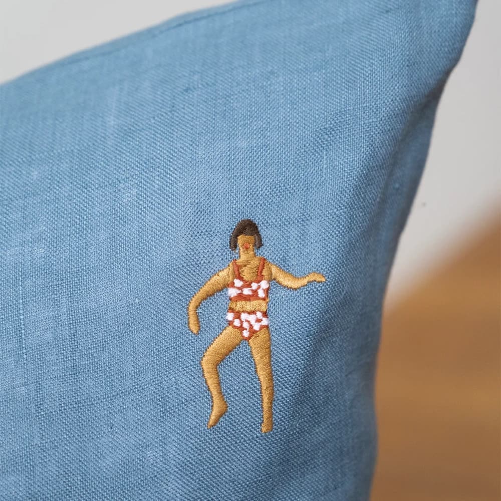 Fine Little Day クッションカバー SWIMMERS 刺繍 45 × 45 cm