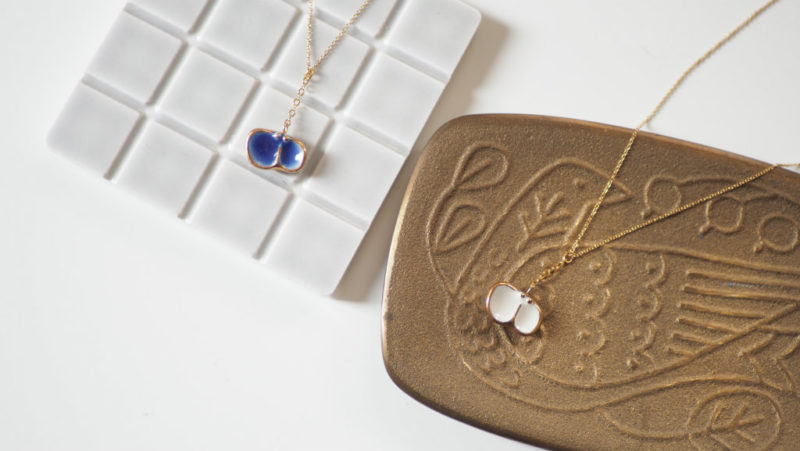 釉薬から生まれる模様を楽しむアクセサリー