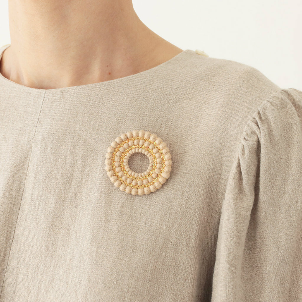 TRIPLE O 立体刺しゅうアクセサリー ディスクブローチ