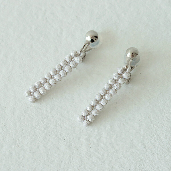 TRIPLE O 立体刺しゅうアクセサリー ドロップ イヤリング